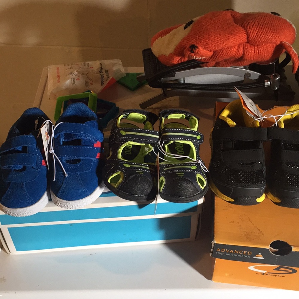 NIB Circo Champion boys shoes sneakers size 5